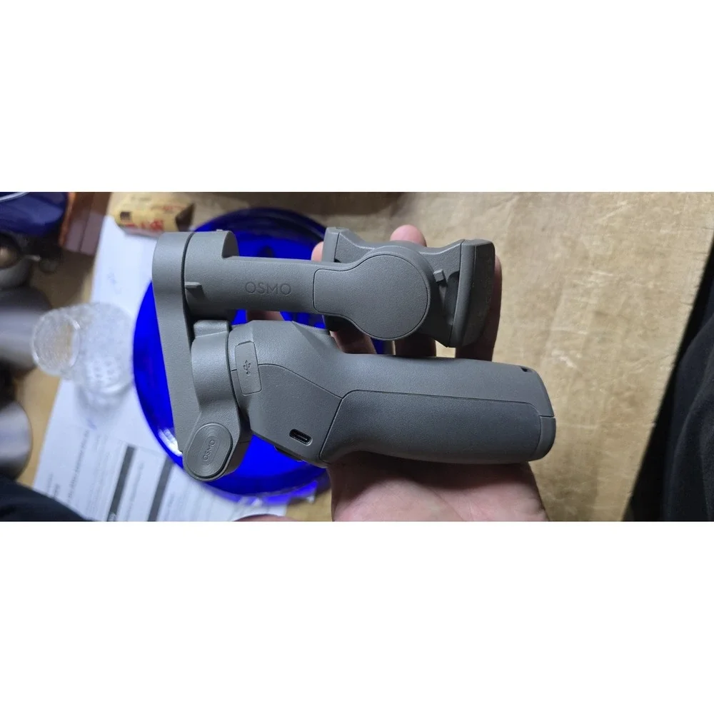 DJI Osmo Mobile 3 Combo - Gimbal Stabilizer
